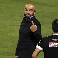 "Siempre me manda saludos el profe Bielsa, que ve los partidos, que está pendiente"