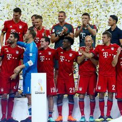 El director deportivo del Eintracht pide a Bayern y Dortmund gastar más en fichajes