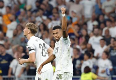 1-0. Kylian celebra el tanto que anota de penalti.