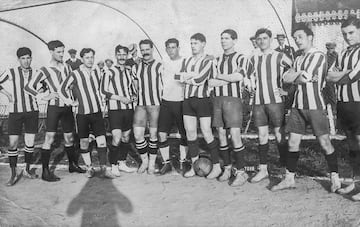 FOTO HISTORICA DEPORTIVO DE LA CORUÑA FORMACION COPA DE ESPAÑA PARTIDO FINAL 1912

ENVIADA.LUISANGELDELACRUZ.