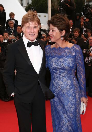 El actor Robert Redford y su esposa Sibylle Szaggars asisten al estreno de "Todo está perdido" durante el 66.º Festival de Cine de Cannes, en el Palacio de Festivales, el 22 de mayo de 2013 en Cannes, Francia.