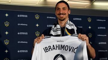 CARSON, CA - MARCH 30: Zlatan Ibrahimovic #9 of the Los Angeles Galaxy holds his jersey during a press conference at StubHub Center on March 30, 2018 in Carson, California. Jayne Kamin-Oncea/Getty Images/AFP
== FOR NEWSPAPERS, INTERNET, TELCOS & TE