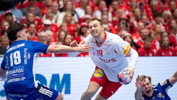 El danés Mathias Gidsel en ataque.