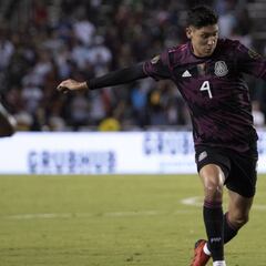 Edson Álvarez no llegaría al Rennes de la Ligue 1