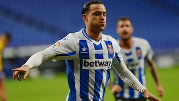 De Tomás, del Espanyol, celebra uno de sus tantos.