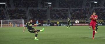 Tiro de Carvajal al palo.