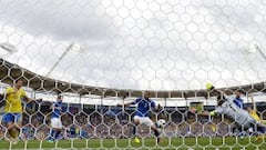 Ibrahimovic: How did he miss that!?