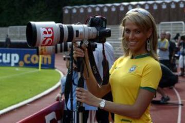 Inés Sainz Gallo. Es una periodista y modelo mexicana. Actualmente trabaja en TV Azteca como reportera en deportes. Sainz fue escogida por la revista FHM como la quinta periodista deportiva más atractiva del mundo en 2010.