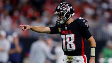 ATLANTA, GEORGIA - NOVEMBER 03: Kirk Cousins #18 of the Atlanta Falcons reacts during the first quarter against the Dallas Cowboys at Mercedes-Benz Stadium on November 03, 2024 in Atlanta, Georgia. Todd Kirkland/Getty Images/AFP (Photo by Todd Kirkland / GETTY IMAGES NORTH AMERICA / Getty Images via AFP)