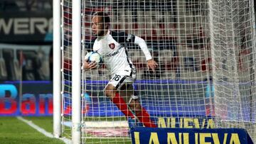 Fernando Belluschi tras anotar un gol con San Lorenzo.
