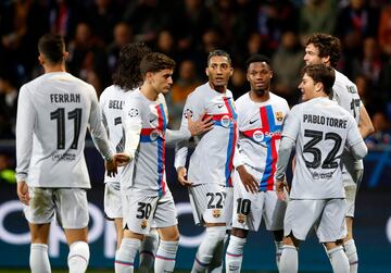 0-1. Marcos Alonso celebra el primer gol.