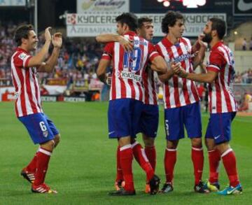 Los rojiblancos celebran la victoria.