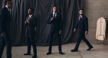 Militao, Vinicius, Mbapp¨¦ y Carvajal posan con el nuevo traje.