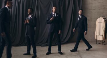 Militao, Vinicius, Mbappé y Carvajal posan con el nuevo traje. 