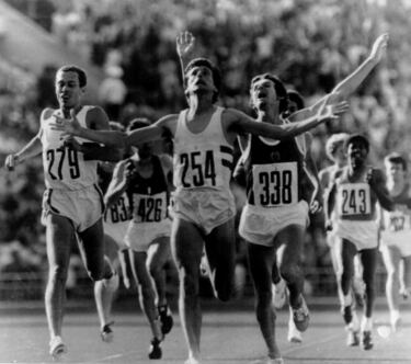El inglés Sebastian Coe es el único atleta que ha sido capaz de ganar dos veces la medalla de oro en la carrera de los 1.500 metros en unos Juegos Olímpicos. Lo hizo en Moscú'80 y en Los Angeles'84. En ambas citas, el británico obtuvo además la medalla de plata en 800. En 1984, ya recuperado de una extraña enfermedad que le había mantenido un año apartado de las pistas, el atleta inglés participó en los Juegos Olímpicos de Los Angeles y repitió los mismos resultados que cuatro años antes. En 1986 consiguió la mejor marca de su vida en 1.500 m, con 3.29,77; fue la única vez que bajó de los 3:30. En total, durante su carrera logró nueve récords mundiales en campeonatos al aire libre, uno en un europeo y tres del mundo en sala. En 1987 recibió el premio Príncipe de Asturias de los deportes. CLARA PARDO