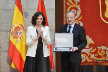 La presidenta de la Comunidad, Isabel Díaz Ayuso y Florentino Pérez. 