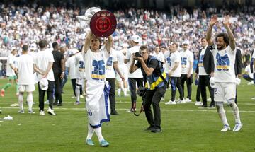 Modric levanta la Copa. 