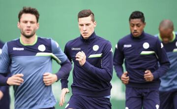 Julian Draxler training ahead tonight's clash