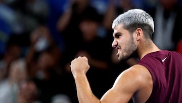 Carlos Alcaraz celebra uno de sus puntos.