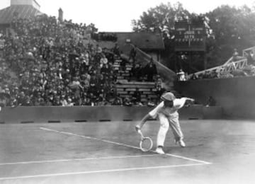 Partido del 1 de enero de 1929 que enfrentó a Rene Lacoste (en la imagen) con Jean Robert Borotra en uno de los últimos partidos de Lacoste.