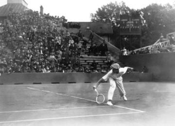 Partido del 1 de enero de 1929 que enfrentó a Rene Lacoste (en la imagen) con Jean Robert Borotra en uno de los últimos partidos de Lacoste.