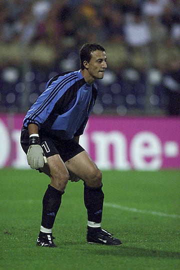 Jugó un único partido con la selección absoluta el 16 de agosto de 2000, convocado por José Antonio Camacho para un partido amistoso con Alemania. 