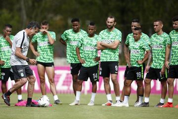 Atlético Nacional presentó al volante Jarlan Barrera en su sede deportiva de Guarne. El jugador es el tercer refuerzo del club y se une a los trabajos con Juan Carlos Osorio nuevo estratega del equipo 'verdolaga'. 