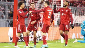 Los jugadores del Bayern celebran uno gol al Salzburgo.