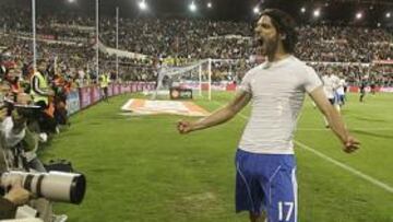 <b>ALEGRÍA. </b>Lafita, sin la camiseta del Real Zaragoza, celebra el gol del triunfo  con la afición.