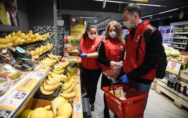 Coronavirus: Should you wash your hands with soap or sanitizer gel?