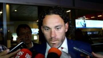 Gabriel Milito: “A Santa Fe no se le puede dar la pelota”