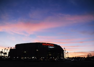 El combate se ha realizado en el Honda Center de Anaheim, antes conocido como Arrowhead Pond of Anaheim y coloquialmente llamado The Pond. Está situado en Anaheim una ciudad ubicada en el condado de Orange, en el estado estadounidense de California.