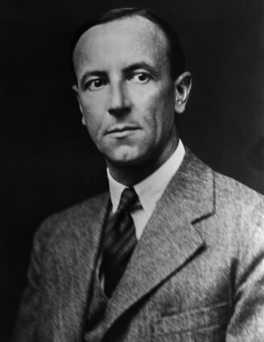 El 27 de febrero de 1932, James Chadwick publicó en Nature su experimento con berilio bombardeado bajo el título “Possible Existence of a Neutron” (Posible existencia de un Neutrón)  que demostró la existencia de una partícula neutra de masa similar al protón: el neutrón. Este hallazgo abrió la puerta a la era de la energía nuclear y le valió a Chadwick para ganar el Premio Nobel de la Física en 1935. 
