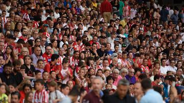 02-08-2022 Imagen de la tribuna de El Molinón durante la presentación de los fichajes de esta temporada.
