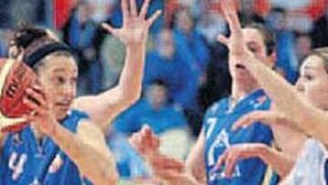 <b>DISPUTA. </b>El Perfumerías Salamanca se deshizo del Rivas.