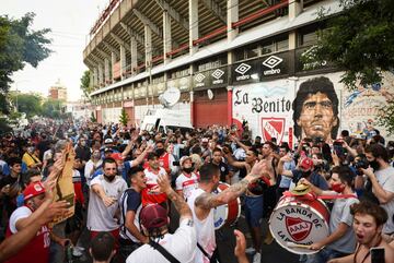 Homenaje a Maradona en el estadio que lleva su nombre y donde juega como local Argentinos Juniors, club donde debutó El Diego en el futbol profesional.