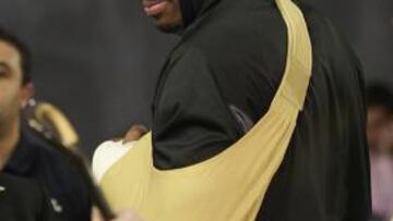 <b>SECUELAS. </b>Así se fue Amare, con la mano vendada y en cabestrillo.