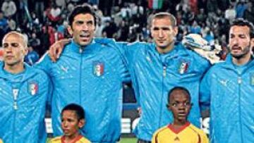 <b>VIEJA GUARDIA. </b>Cannavaro, Buffon, Chiellini, Zambrotta, Groso, De Rossi, Iaquinta, Pirlo y Gattuso ya estuvieron en el Mundial 2006.  Rossi y Quagliarella, las novedades.