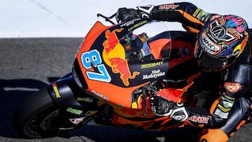 Red Bull KTM Ajo Remy Gardner rides during the Moto2 warm up of the Portuguese Grand Prix at the Algarve International Circuit in Portimao, on November 7, 2021. (Photo by PATRICIA DE MELO MOREIRA / AFP)