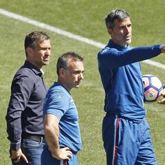 El Levante hará caja con las ventas de Deyverson y Camarasa