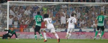 Real Madrid - Betis. 1-1. Benzema empata el partido.