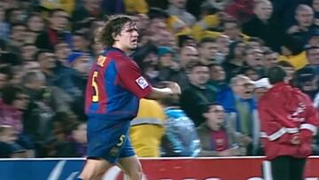 La reacción de Puyol cuando lanzaron el cerdo a Figo