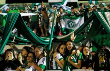 Homenaje del Pueblo Chapecoense en el estadio Arena Condá, este miércoles 30 de noviembre.