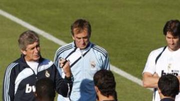 Pellegrini ha mantenido una charla con sus jugadores al inicio del entrenamiento.