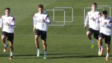 Javi Muñoz, Juanjo Narváez, Diego Llorente y Álvaro Medrán entrenándose.