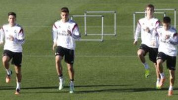 Javi Mu&ntilde;oz, Juanjo Narv&aacute;ez, Diego Llorente y &Aacute;lvaro Medr&aacute;n entren&aacute;ndose.
 