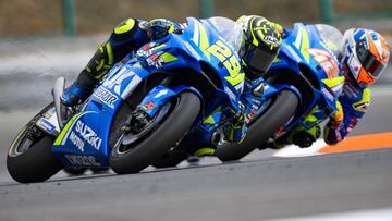 Iannone y Rins.