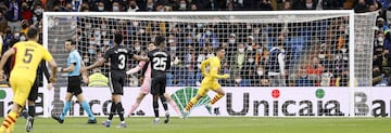 0-3. Ferrán Torres celebra el tercer gol.