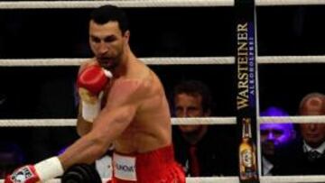 <b>DECEPCIÓN. </b>Haye y Klitchko lanzan sus golpes al aire.