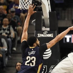 Los trucos de Ginóbili dan un triunfo de playoffs a los Spurs